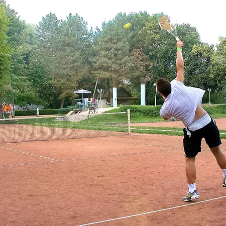 Sportszallo Es Sportcentrum 아파트호텔 Tiszalok